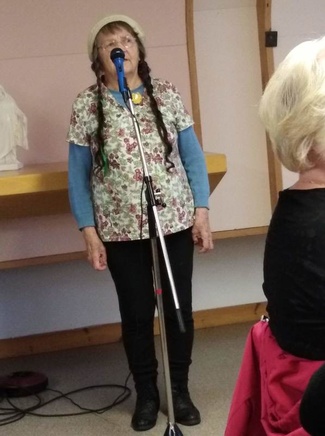 Elvi lausuu